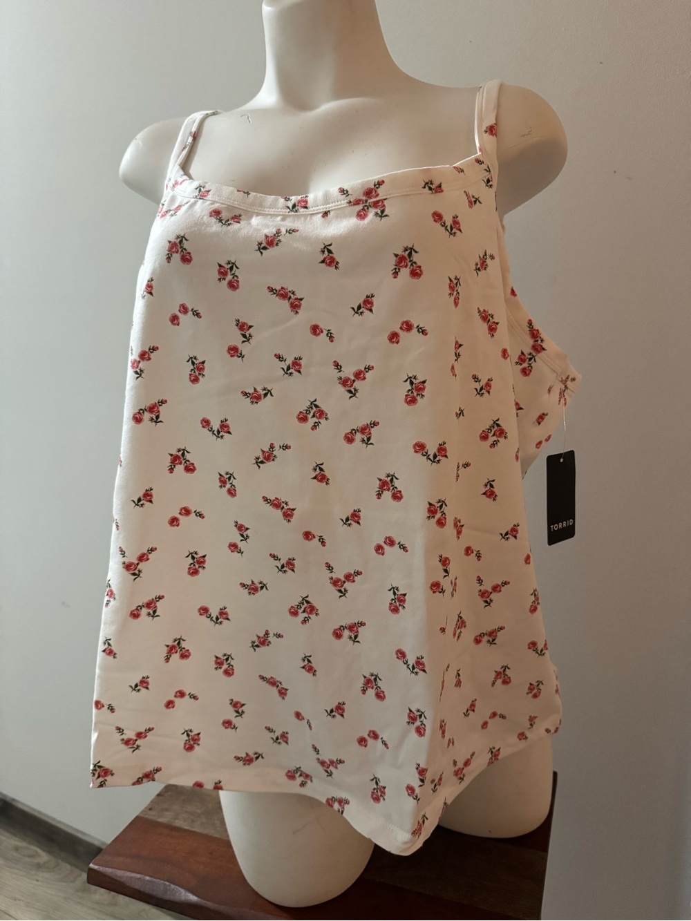 Torrid Love Sick Adjustable White Cami Top w/Small Pink Rose Print, Size 4x